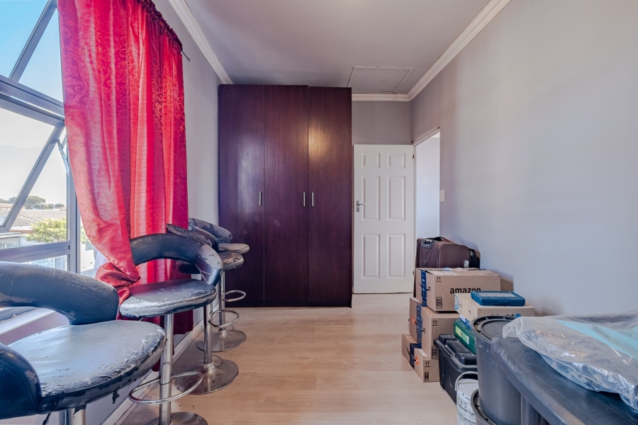 5 Bedroom Property for Sale in Lentegeur Western Cape